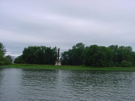 abandon-lighthouse-with-osprey